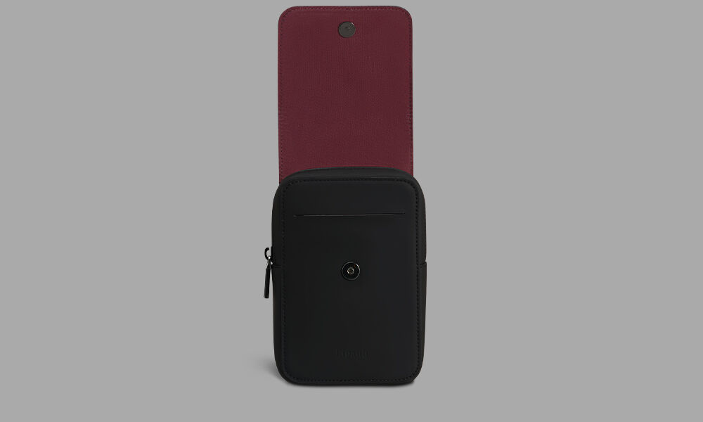 Lost In Berlin Travel case the crossover Black | Lipault UK