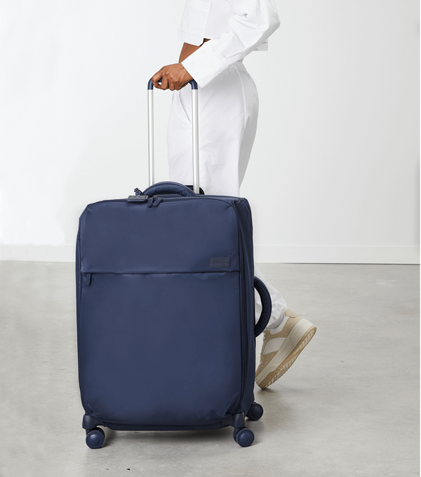 Plume Medium trip suitcase